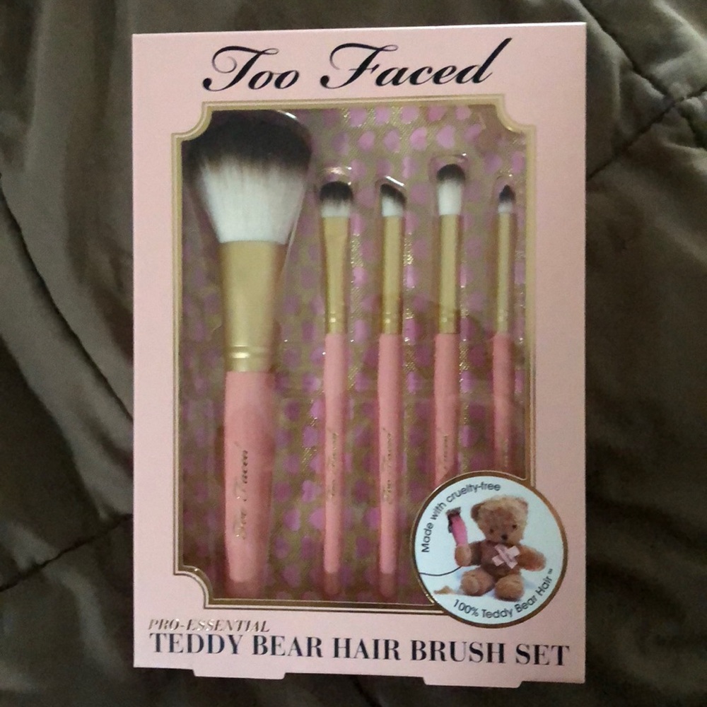Too Faced Teddy Bear Hair 5 Piece Brush Set - Picture 4 of 5